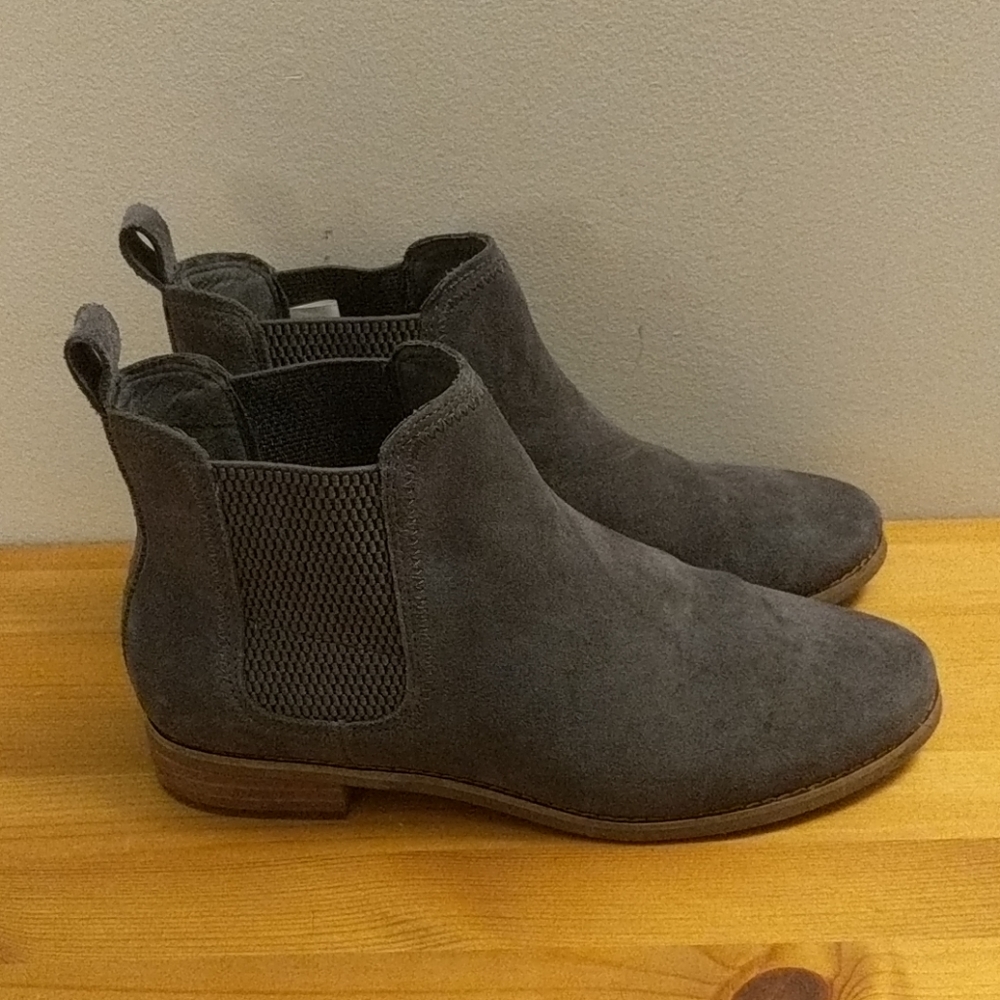 Toms Grey Suede Ella Chelsea Boot Women 9